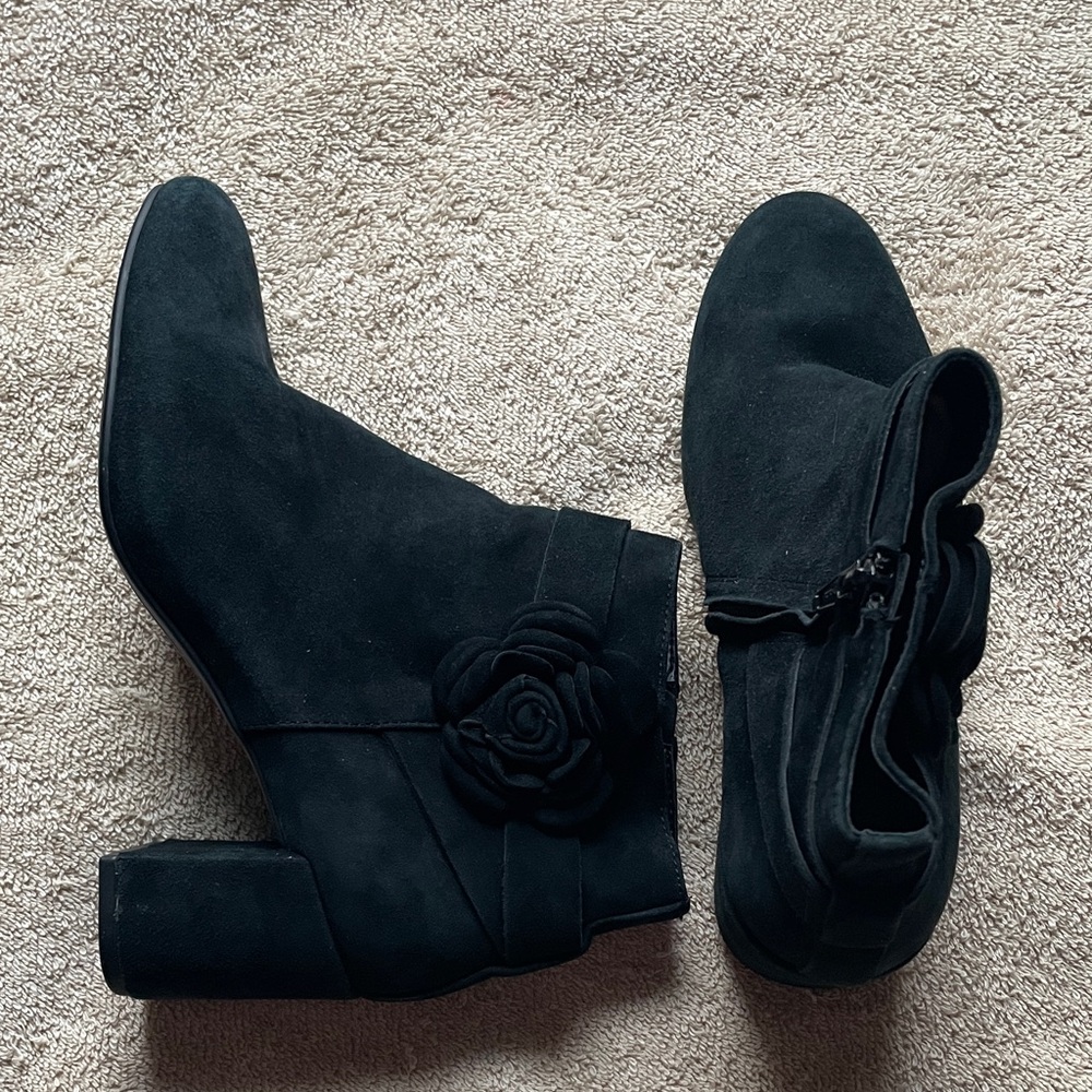 Taryn Rose 6 Black Ankle Boots with Rose Accent